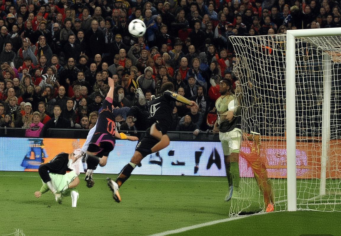 荷甲经典对决：芬洛对阵布雷达战术解析与明星表现(图3)